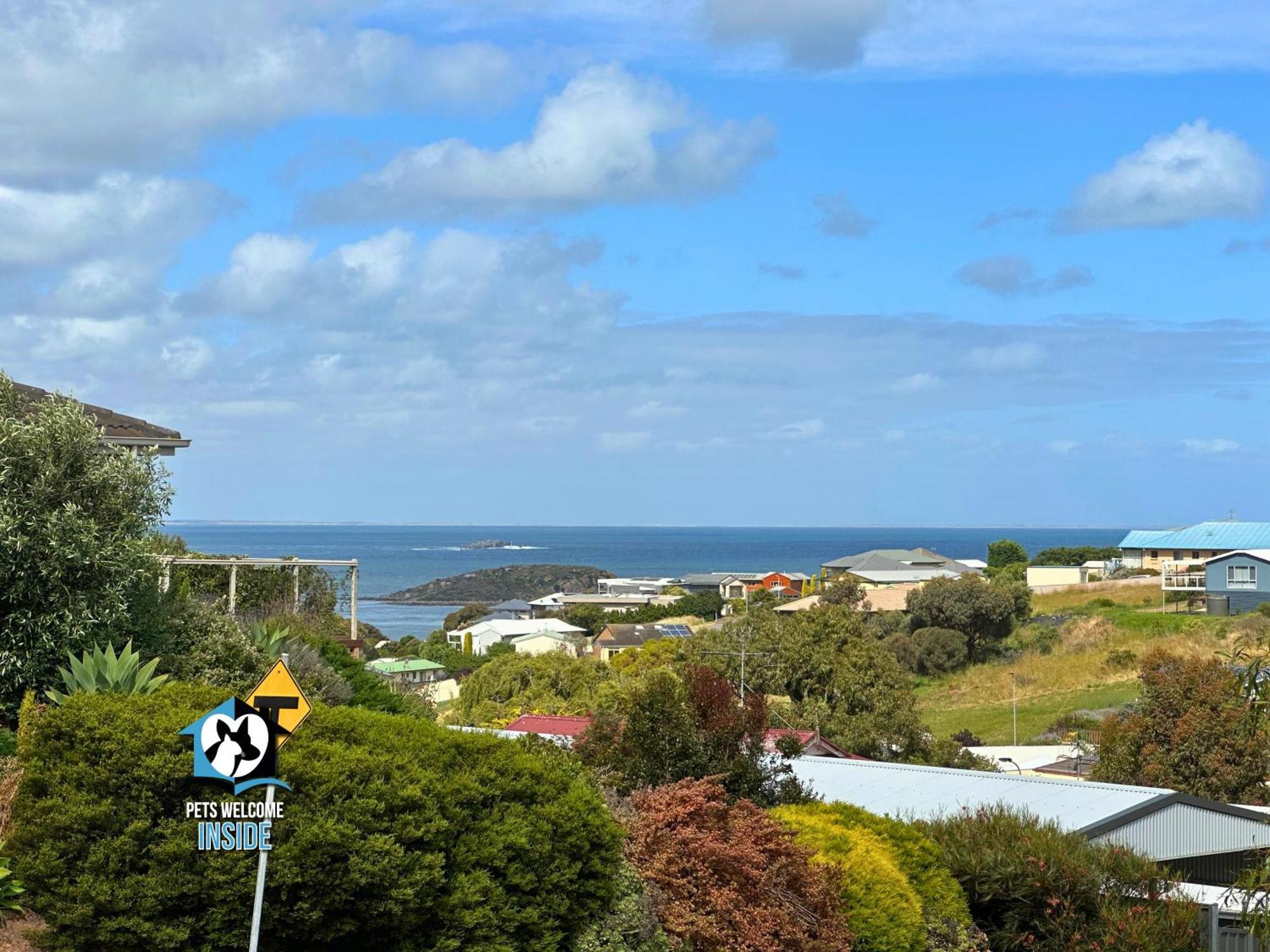 Holiday home Brand New 3 Bed 2 Bath With Sea Views *